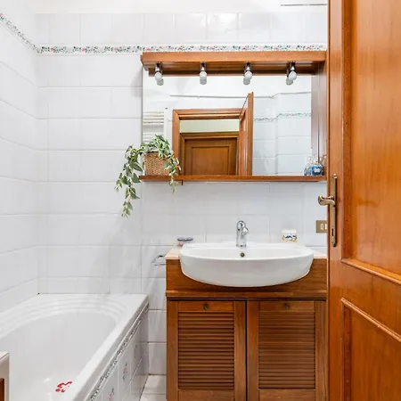Elegant Apartment, *