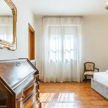Elegant Apartment, *