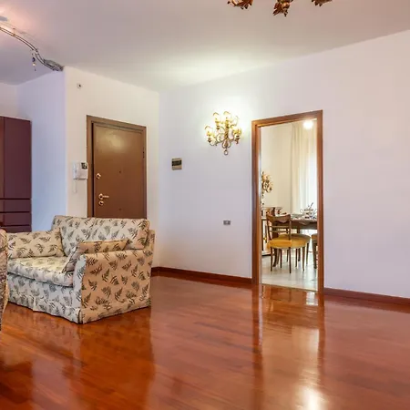 Apartment Elegant Apartment, Pisa